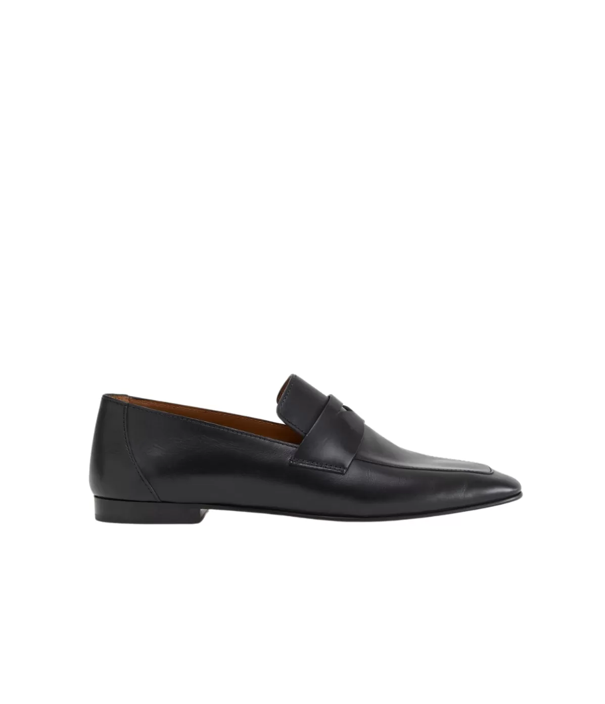 Le Monde Beryl Classic Loafer in Black Leather Best