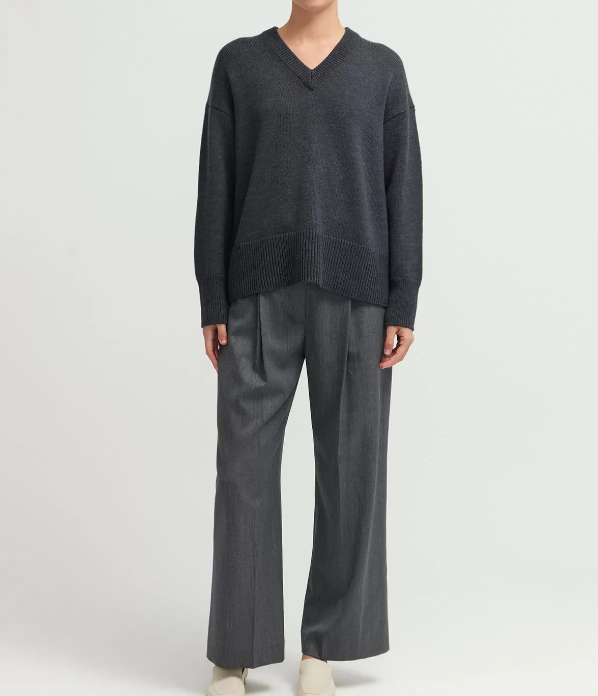 A.Emery Lewis V-neck Knit in Charcoal Melange Outlet