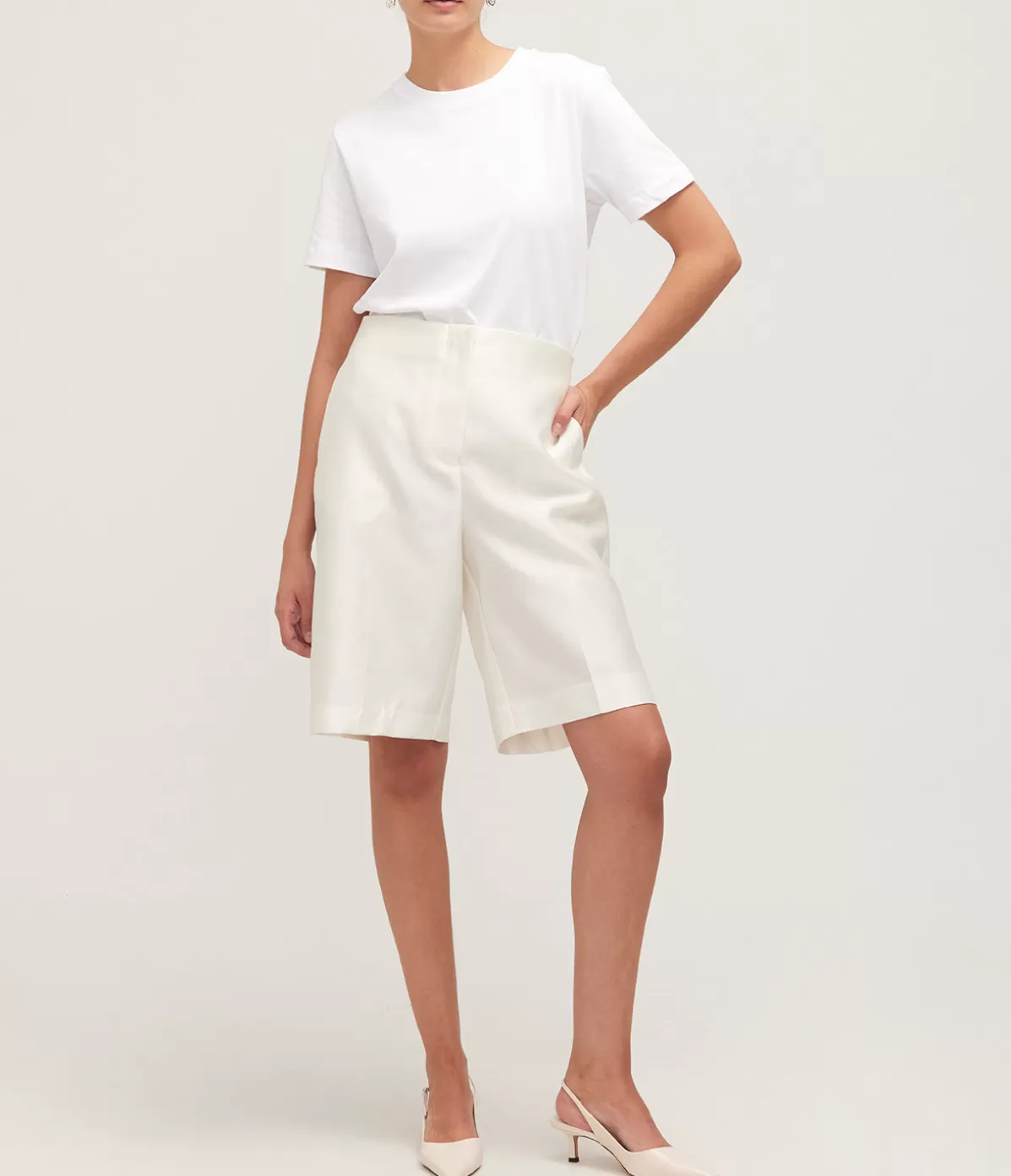 Beare Park Tailored Short in Ivory Cheap